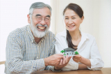 土地・不動産の生前贈与はすべきか？税金計算方法や費用、手続きを解説