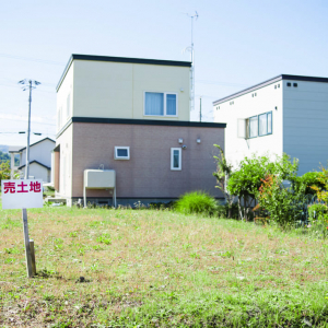 不動産売却(譲渡)時にかかる譲渡所得税とは？計算方法や税金対策を解説