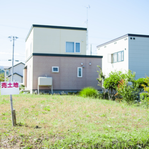 土地(不動産)の譲渡にかかる譲渡所得税とは？申告や計算方法、特別控除について