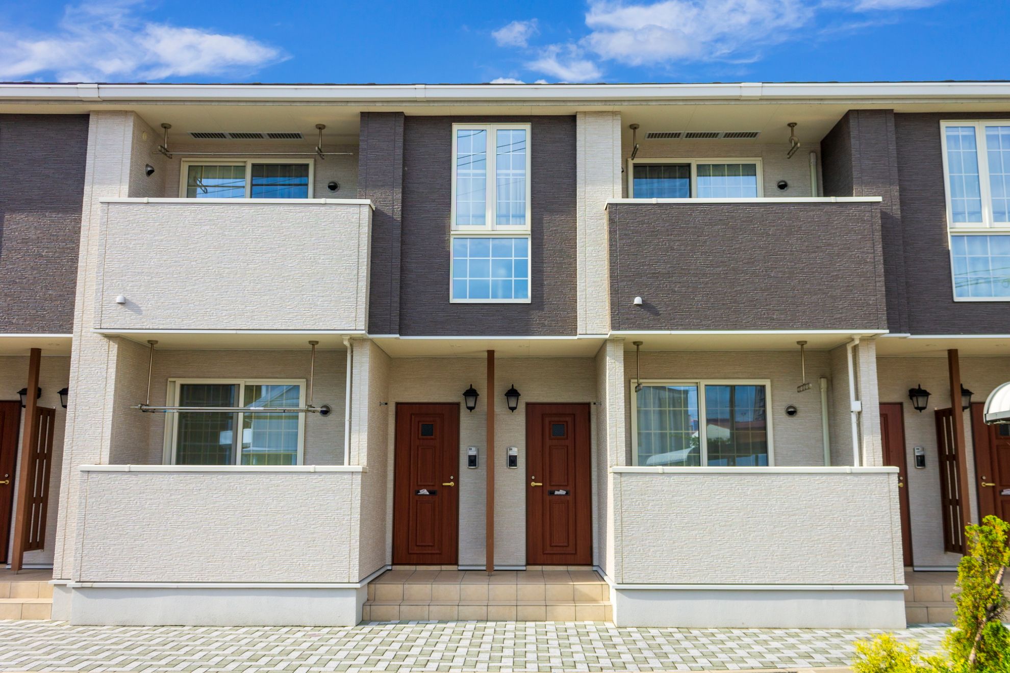 土地活用でアパート経営を選ぶメリットとは?必要な費用や収益モデルも紹介