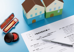 【相続対策】土地売却は相続前・後どちらが得？トータル税金シミュレーションと節税特例を解説